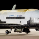 Imagen para el artículo titulado El avión espacial X-37B regresa a la Tierra tras 908 días en órbita